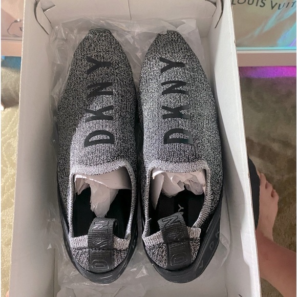 ❤️. DKNY BRAND NEW SOFT FABRIC GLITTERS SHOES by DKNY✅ - Picture 5 of 11